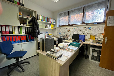 Laden-Büro-Lager-Werkstatt und ehemaliges Wohnhaus