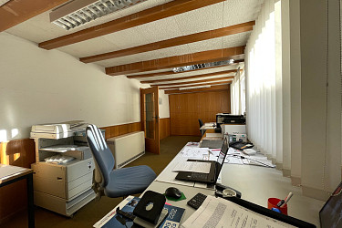 Laden-Büro-Lager-Werkstatt und ehemaliges Wohnhaus