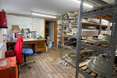 Laden-Büro-Lager-Werkstatt und ehemaliges Wohnhaus