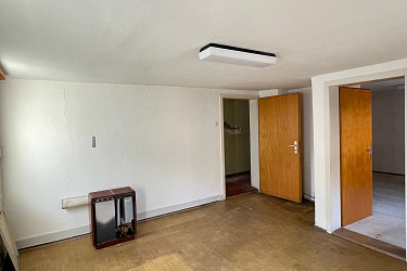 Laden-Büro-Lager-Werkstatt und ehemaliges Wohnhaus