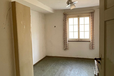 Laden-Büro-Lager-Werkstatt und ehemaliges Wohnhaus