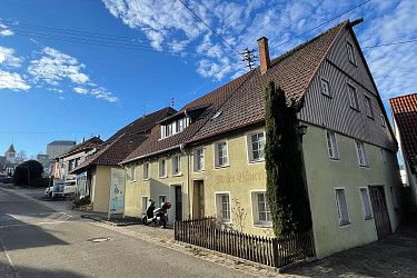 Laden-Büro-Lager-Werkstatt und ehemaliges Wohnhaus