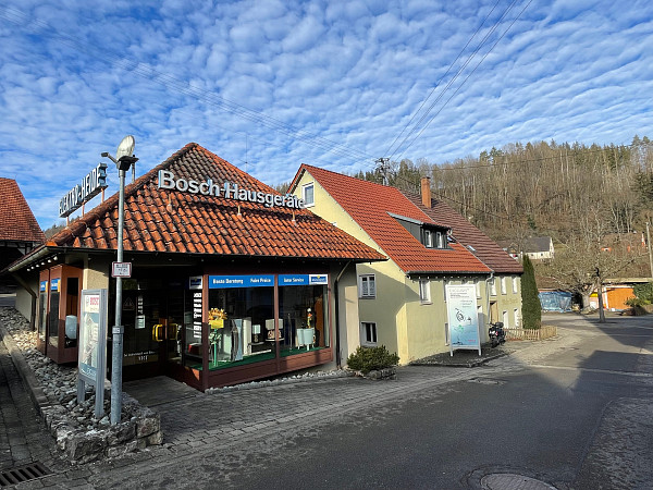 Laden-Büro-Lager-Werkstatt und ehemaliges Wohnhaus