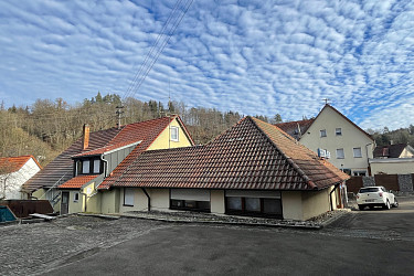 Laden-Büro-Lager-Werkstatt und ehemaliges Wohnhaus