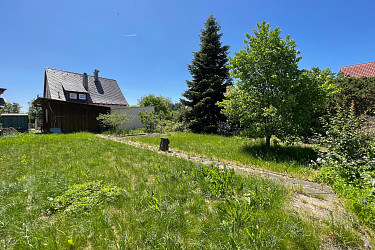 Wohnhaus mit Garten und Garagen in Abtsgmünd-Pommertsweiler