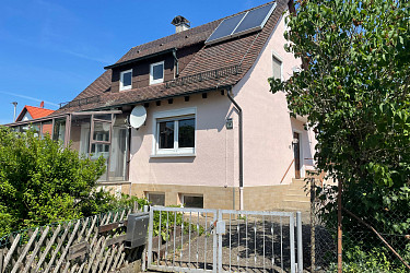 Wohnhaus mit Garten und Garagen in Abtsgmünd-Pommertsweiler