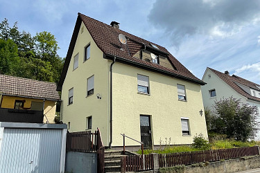 Wohnhaus mit Garage und großem Garten in Oberkochen