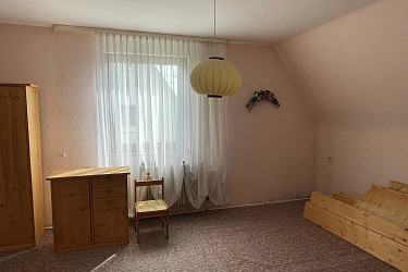 Wohnhaus mit Garage und großem Garten in Oberkochen